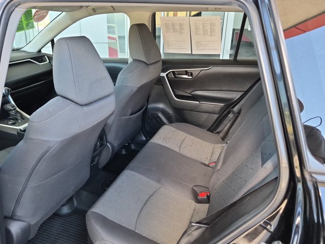 Used 2021 Toyota RAV4 XLE AWD/4WD image 14
