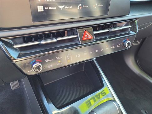 Used 2025 Kia Niro LX image 17