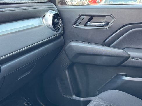 Used 2023 Chevrolet Colorado LT w/ LT Convenience Package II AWD/4WD image 19