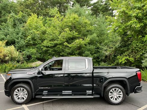 Used 2024 GMC Sierra 1500 Denali w/ Technology Package AWD/4WD image 2