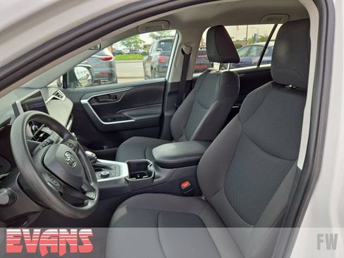 Used 2024 Toyota RAV4 LE AWD/4WD image 18