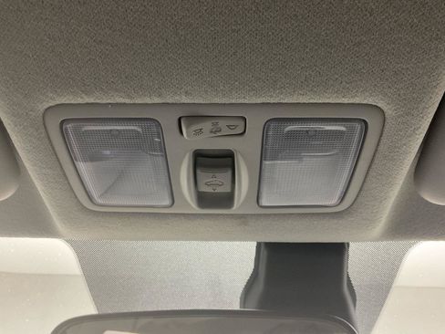 Used 2024 Hyundai Venue SEL FWD image 18