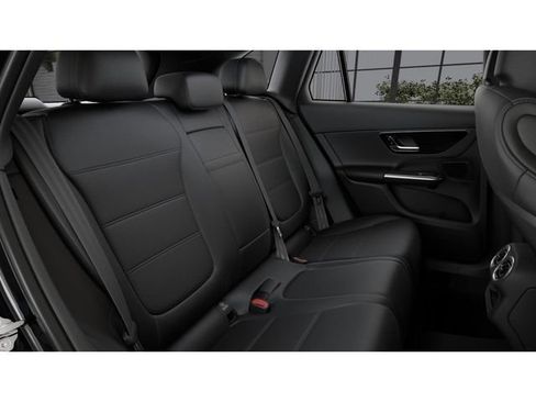 Used 2026 Mercedes-Benz GLC 300 4MATIC image 5