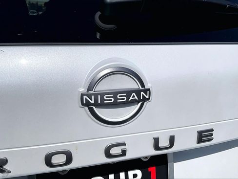 Used 2025 Nissan Rogue SV FWD image 31