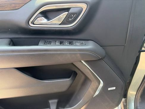 Used 2023 Chevrolet Suburban Premier AWD/4WD image 9