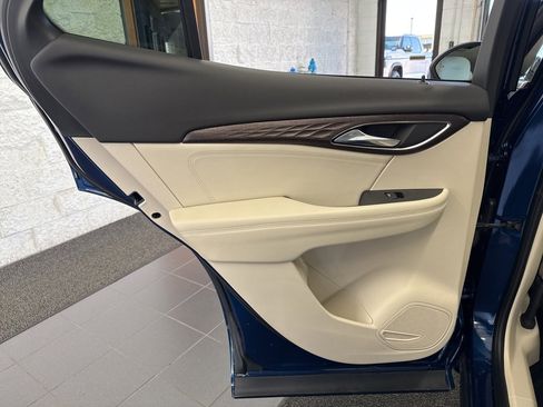 Used 2022 Buick Envision Avenir w/ Technology Package II image 44