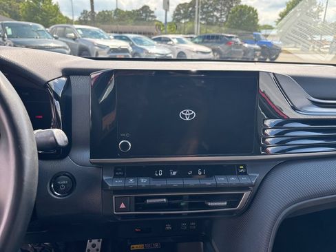 Used 2025 Toyota Camry SE FWD image 18