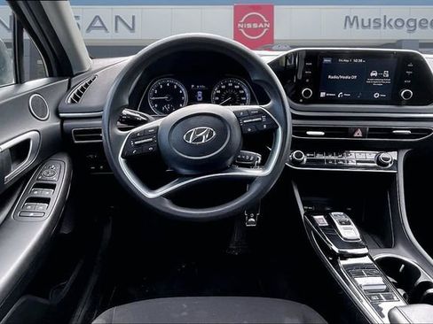 Used 2023 Hyundai Sonata SE FWD image 8
