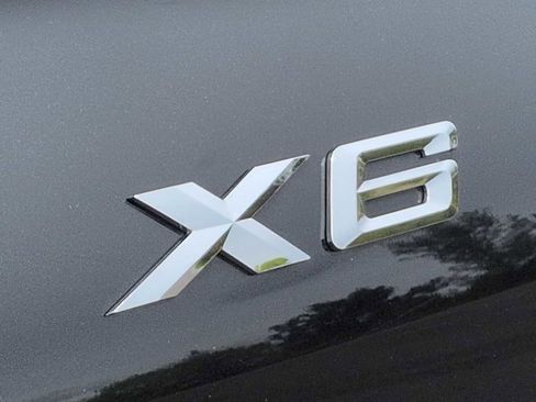 Used 2022 BMW X6 xDrive40i w/ M Sport Package AWD/4WD image 12