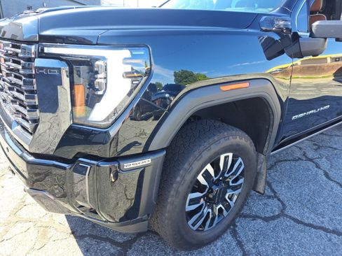 Used 2024 GMC Sierra 2500 Denali Ultimate AWD/4WD image 22