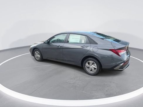 Used 2026 Hyundai Elantra SE FWD image 6