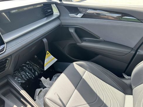 New 2026 Volkswagen Tiguan SE AWD/4WD image 26