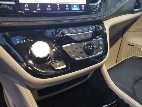 Certified 2022 Chrysler Pacifica Limited FWD image 19