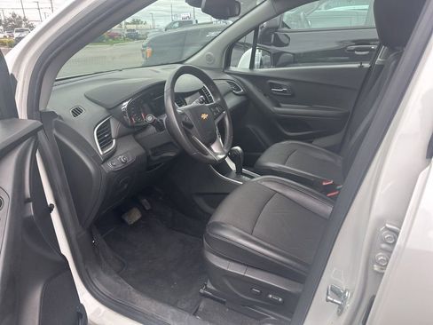 Used 2022 Chevrolet Trax LT w/ Sport Edition AWD/4WD image 7