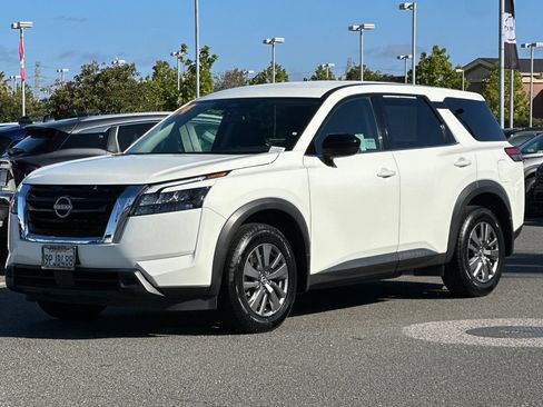 Certified 2024 Nissan Pathfinder S FWD image 8