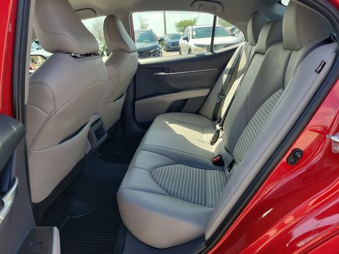 Used 2024 Toyota Camry SE image 11