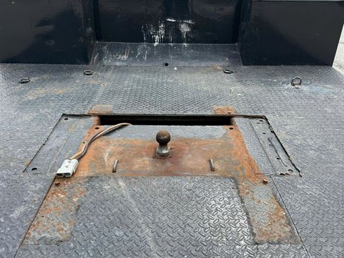 Used 2000 Ford F550 2WD Regular Cab Super Duty image 16