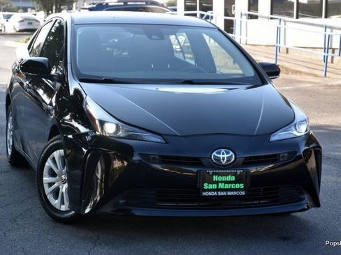 Used 2021 Toyota Prius LE image 2