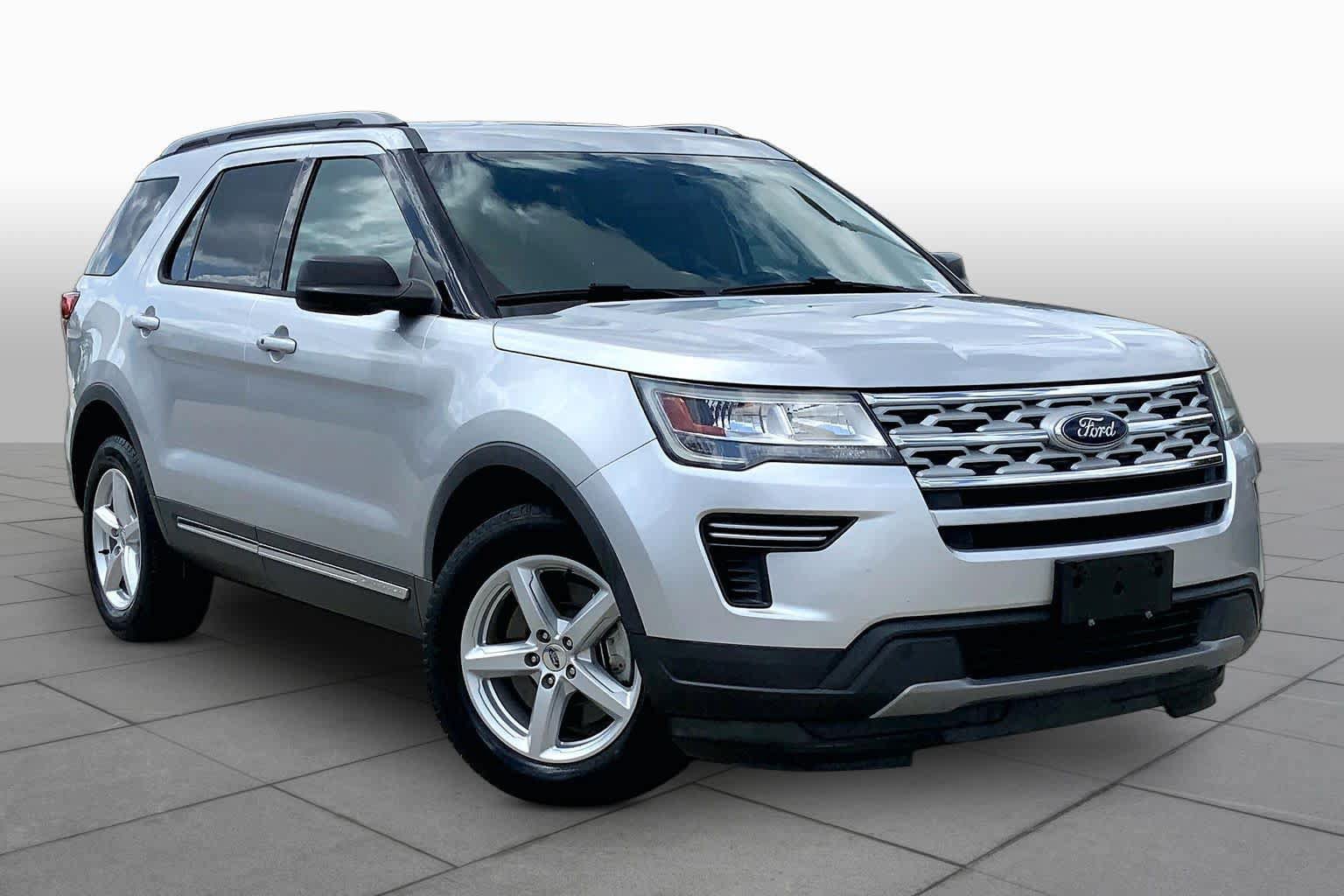 Used 2019 Ford Explorer XLT FWD image 3