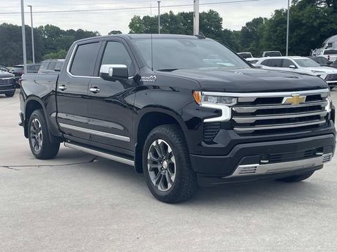 Used 2025 Chevrolet Silverado 1500 High Country w/ Technology Package AWD/4WD image 5