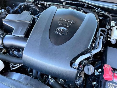 Used 2020 Toyota Tacoma SR5 image 25