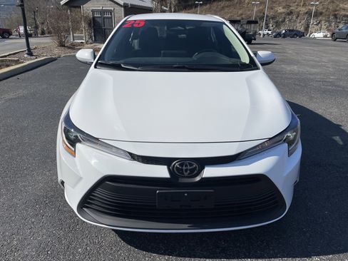 Used 2025 Toyota Corolla LE image 5