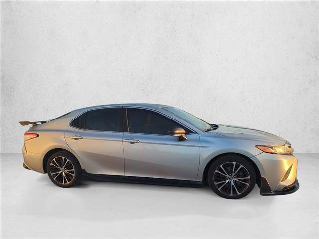 Used 2018 Toyota Camry SE w/ Convenience Package FWD image 4