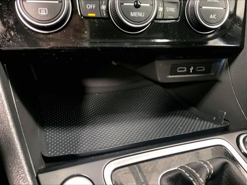 Used 2021 Volkswagen Jetta SE w/ SE Cold Weather Package image 26