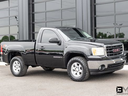 Used 2008 GMC Sierra 1500 SLE w/ Z71 Off-Road Package AWD/4WD image 7