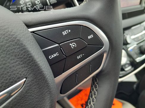 Used 2023 Chrysler Voyager LX FWD image 15