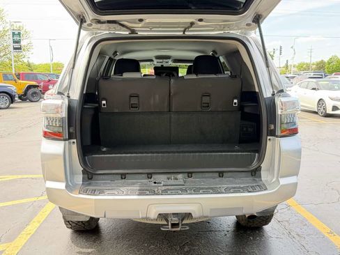 Used 2018 Toyota 4Runner SR5 AWD/4WD image 11
