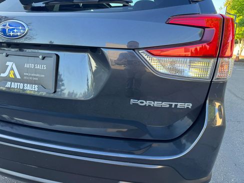 Used 2019 Subaru Forester Premium AWD/4WD image 16