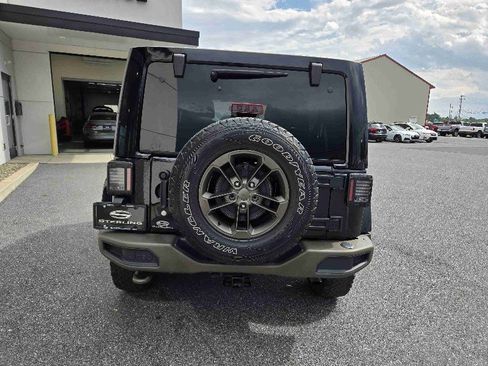 Used 2016 Jeep Wrangler Unlimited Sahara image 4