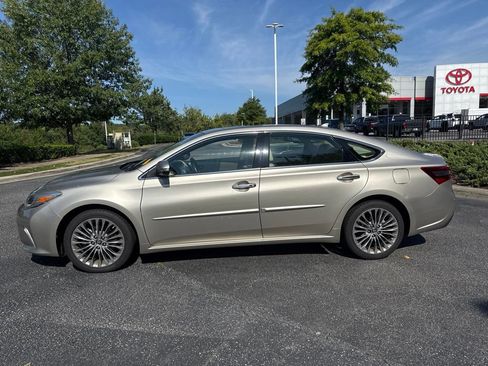 Used 2018 Toyota Avalon Limited w/ Protection Package FWD image 3