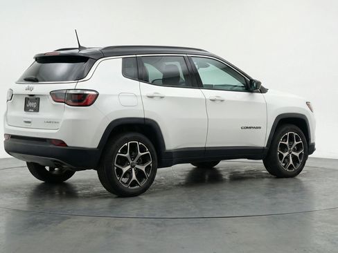 Used 2025 Jeep Compass Limited AWD/4WD image 9