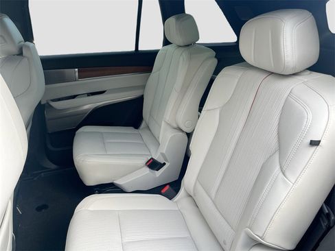 New 2026 Cadillac Vistiq Luxury w/ LPO, Floor Liner Package image 26