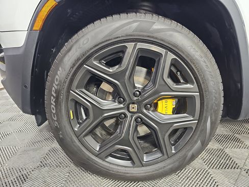 Used 2024 Rivian R1S Adventure AWD/4WD image 9