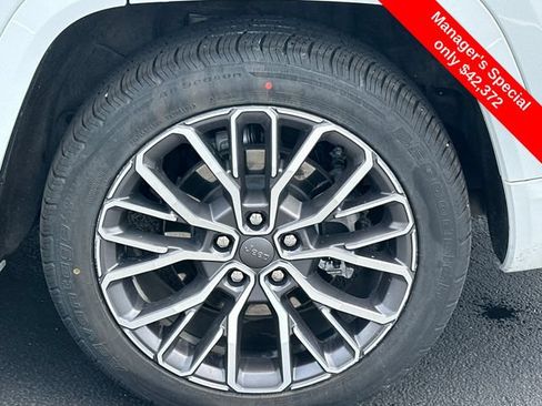 Used 2023 Jeep Grand Cherokee L Summit AWD/4WD image 27