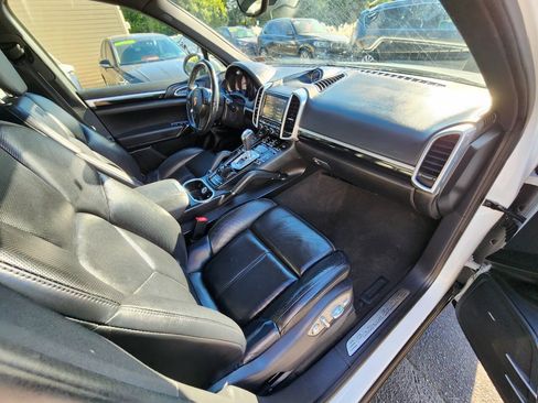 Used 2014 Porsche Cayenne Platinum Edition AWD/4WD image 33