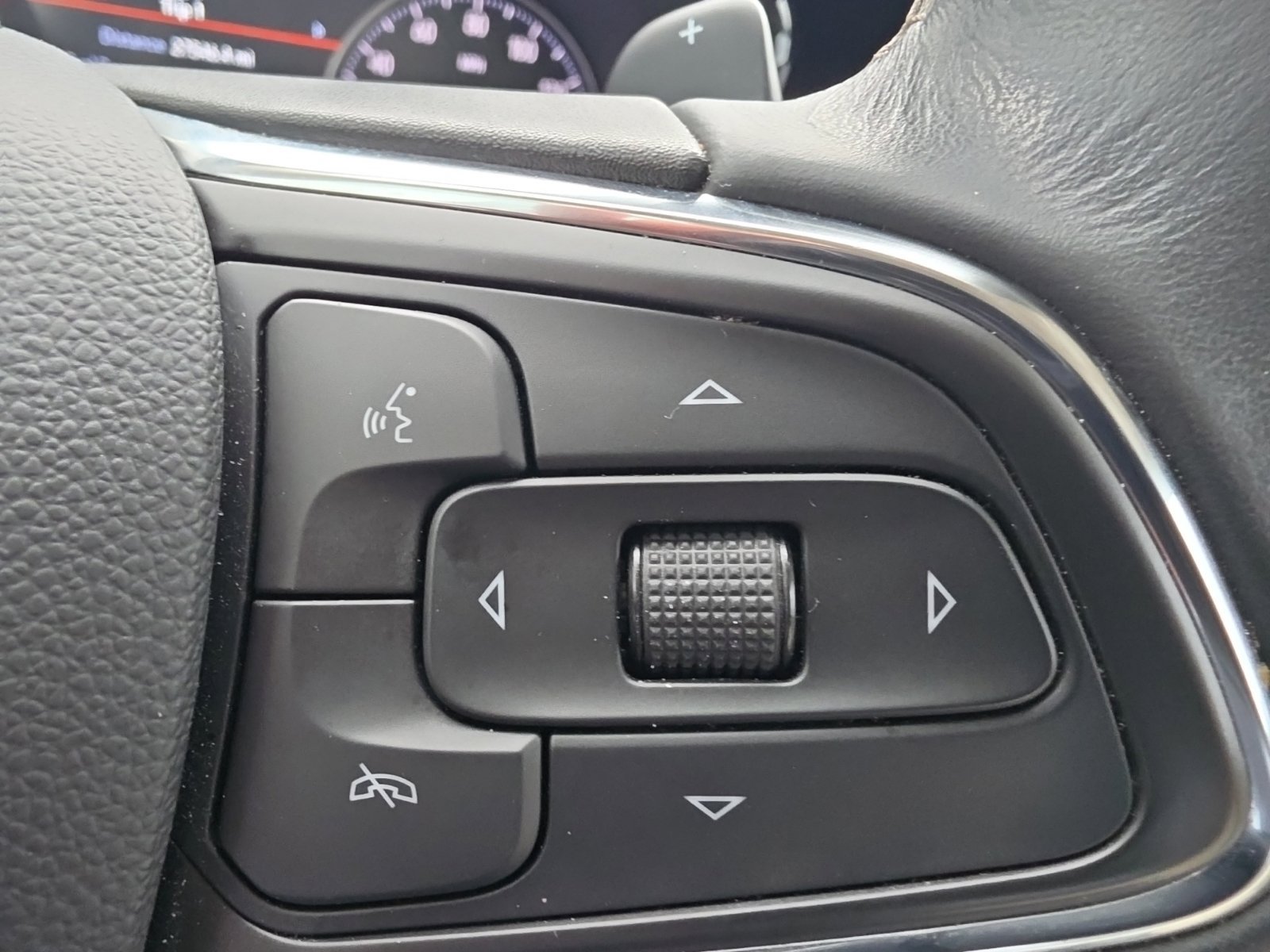 Used 2023 Buick Envision Avenir AWD/4WD image 31