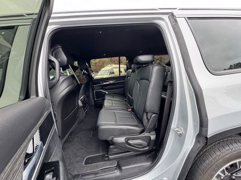 Used 2022 Jeep Wagoneer Series III w/ Rear Seat Video Group 1 image 12