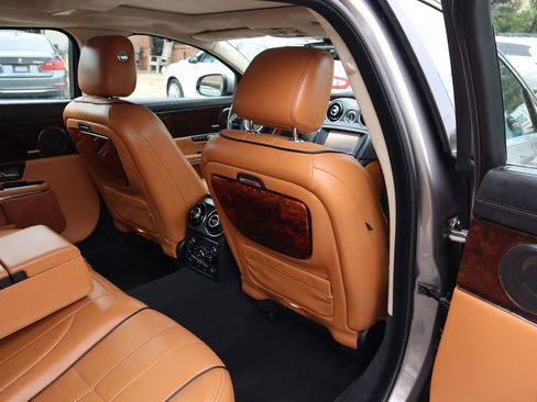 Used 2011 Jaguar XJ L RWD image 19