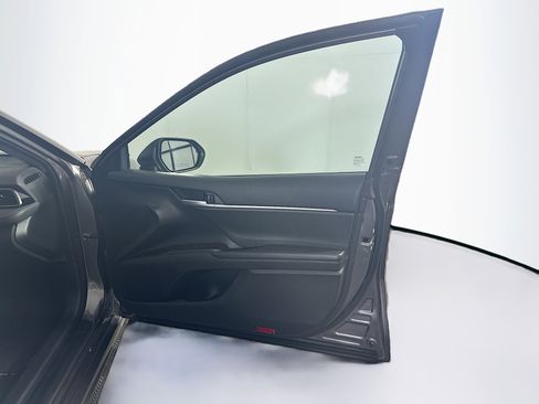 Used 2023 Toyota Camry SE image 31
