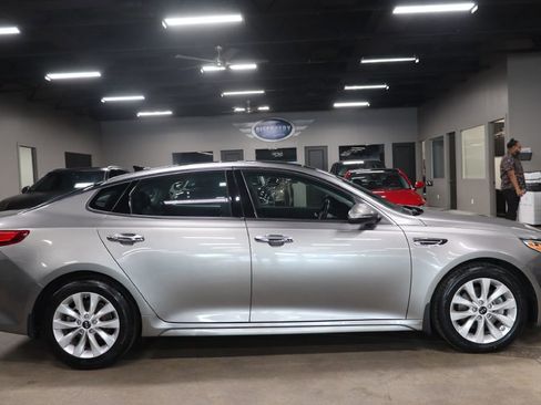 Used 2017 Kia Optima EX w/ Premium Package image 6