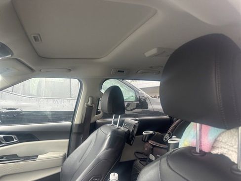 Used 2022 Kia Carnival SX Prestige image 31