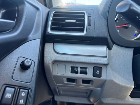 Used 2017 Subaru Forester 2.5i w/ Alloy Wheel Package image 38