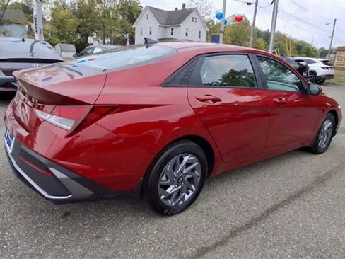 Certified 2024 Hyundai Elantra SEL image 8