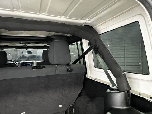 Used 2012 Jeep Wrangler Unlimited Sahara w/ Dual Top Group AWD/4WD image 32
