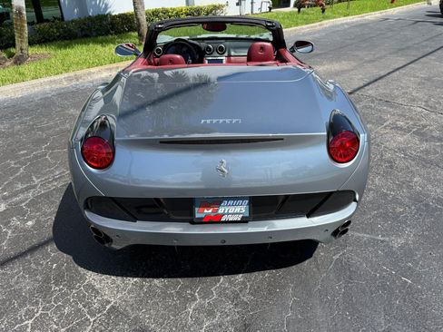 Used 2010 Ferrari California RWD image 28