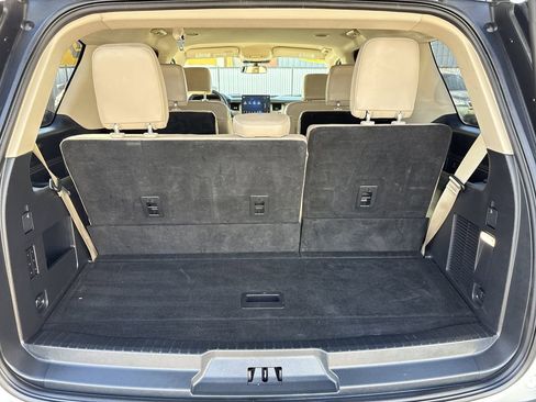 Used 2023 Ford Expedition XLT image 30